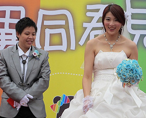 女同志高雄真愛碼頭辦結婚 見證愛情