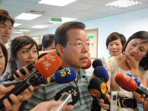 楊秋興執意參選 黨內勸說總動員