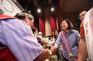 朱邀辯論 小英：歡迎對手先把政策拿出來