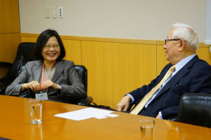 張忠謀公開支持？小英：他是不碰政治的人