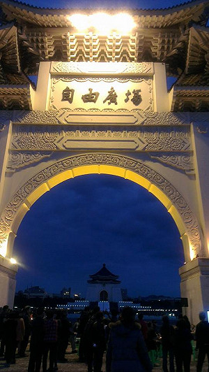 余杰：推倒偶像，百合花開－自由廣場