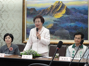 呂秀蓮起跑兼放砲 黨內籲團結