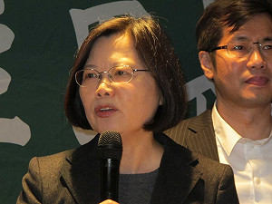 蔡英文宣布參選總統 明早初選領表