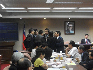 核四公投案納議程 朝野程委會激辯