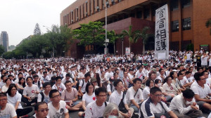 3萬白衣人大教召  楊念祖道歉允諾還原真相