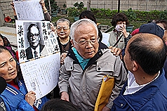 華隆背信案開庭 梁清雄被圍逼「還錢來」
