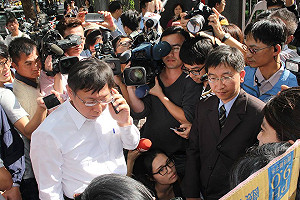 柯P：不是不理文萌樓 是竊聽案太忙