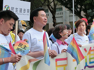 民進黨首參與同志遊行 主辦單位：請端出牛肉