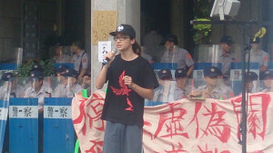 臨時會破局  反課綱學生譴責國民黨團