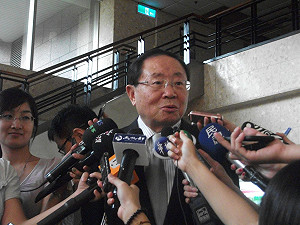 公視降高層薪水 邵玉銘主動減薪