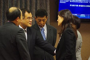 政治鑿痕深 NCC紛爭恐蹈公視覆轍