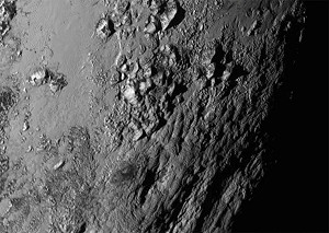 NASA公布冥王星特寫 地表可見冰封山脈