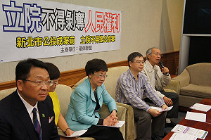 逃命圈公投優先 呂秀蓮：不排除釋憲