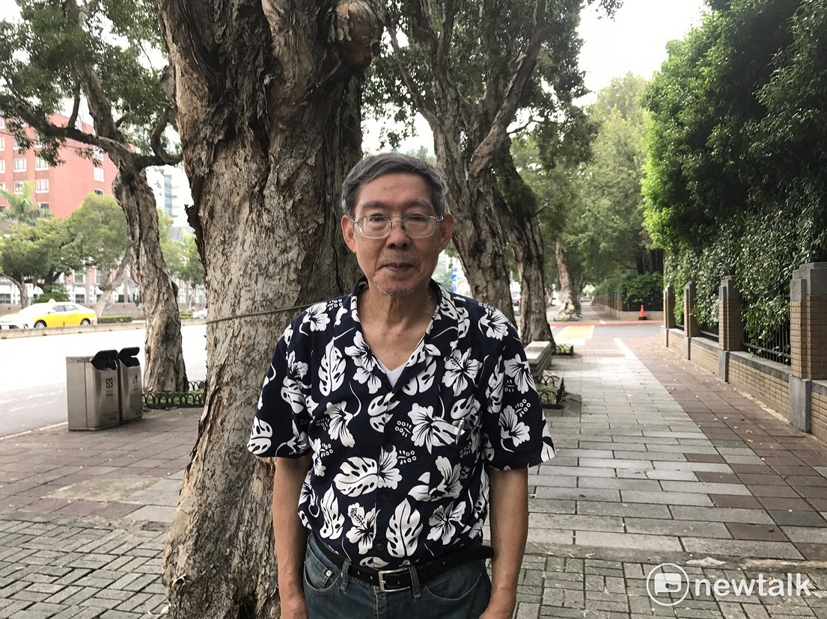 前台灣革命黨總書記洪哲勝分析，台灣問題只能靜待國際情勢改變，在此之前藍綠陣營要拉出紅色底線，把經濟搞好。 圖：朱蒲青/攝