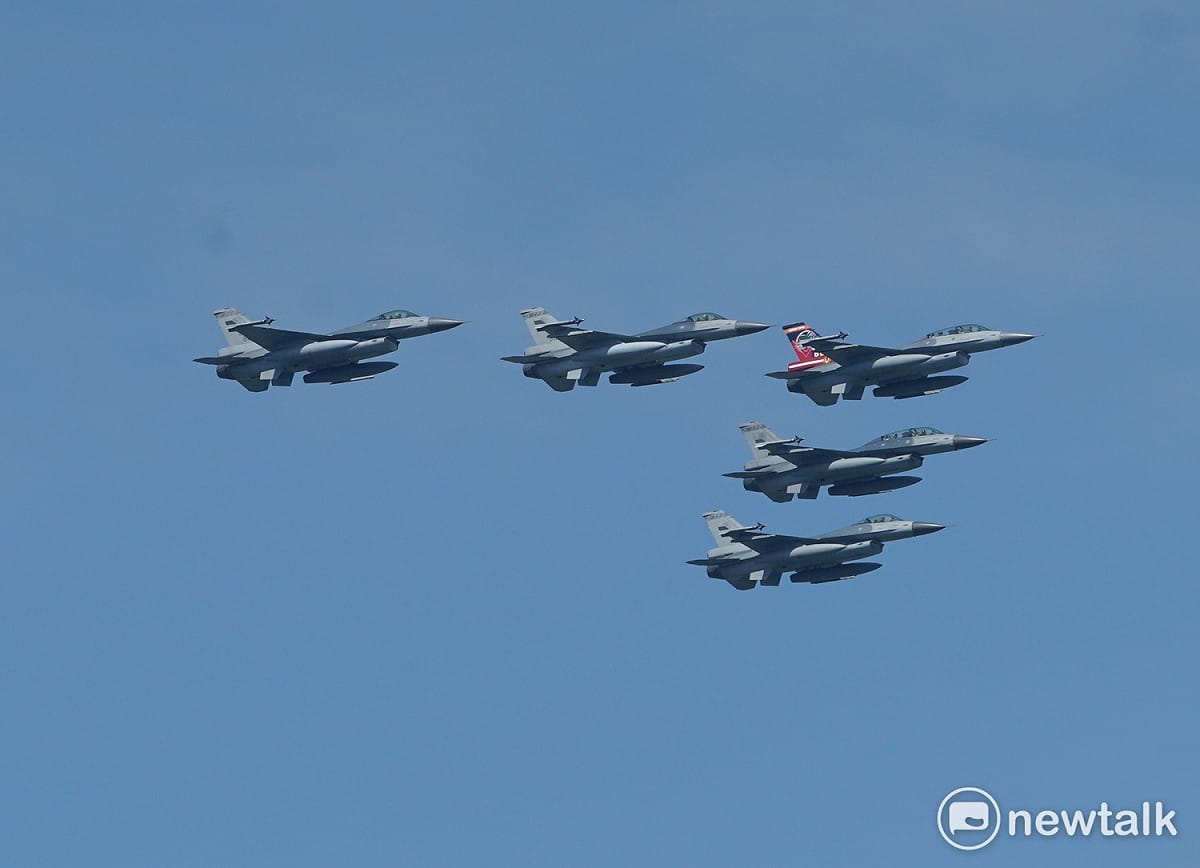 漢光演習發一墜機意外，空軍一架F-16戰機行昨天行經基隆山區時意外失事，駕駛吳彥霆少校不幸殉職。 圖：張良一/攝（資料照片）
