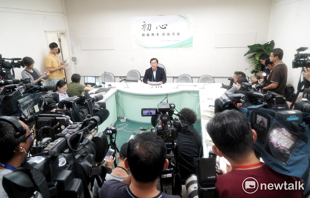 針對張花冠臉書引用法治時報指控陳明文有妨害司法公正部分，他將委請律師研議對相關人等，提出法律行動。圖：張良一/攝 張良一
