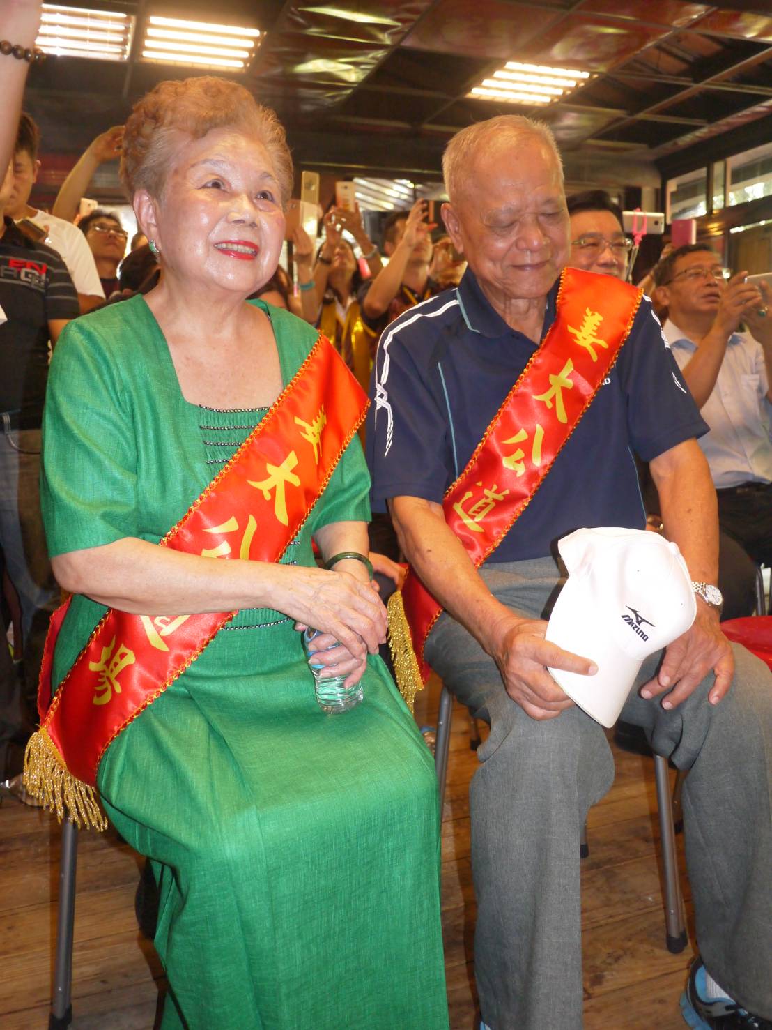 台北市長柯文哲媽媽何瑞英（左）、爸爸柯承發（右）。 圖：新頭殼資料照片