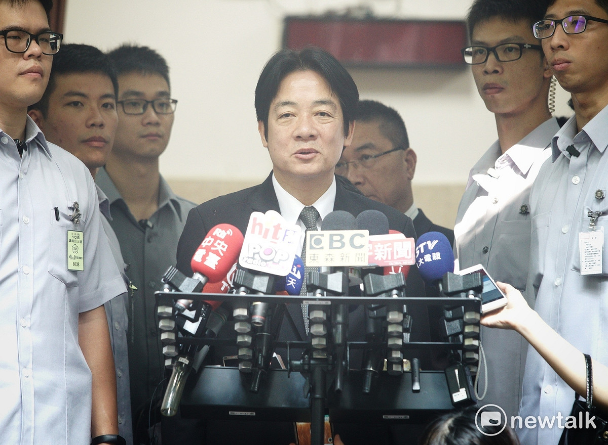 行政院長賴清德到立法院備詢前受訪。圖：張良一/攝