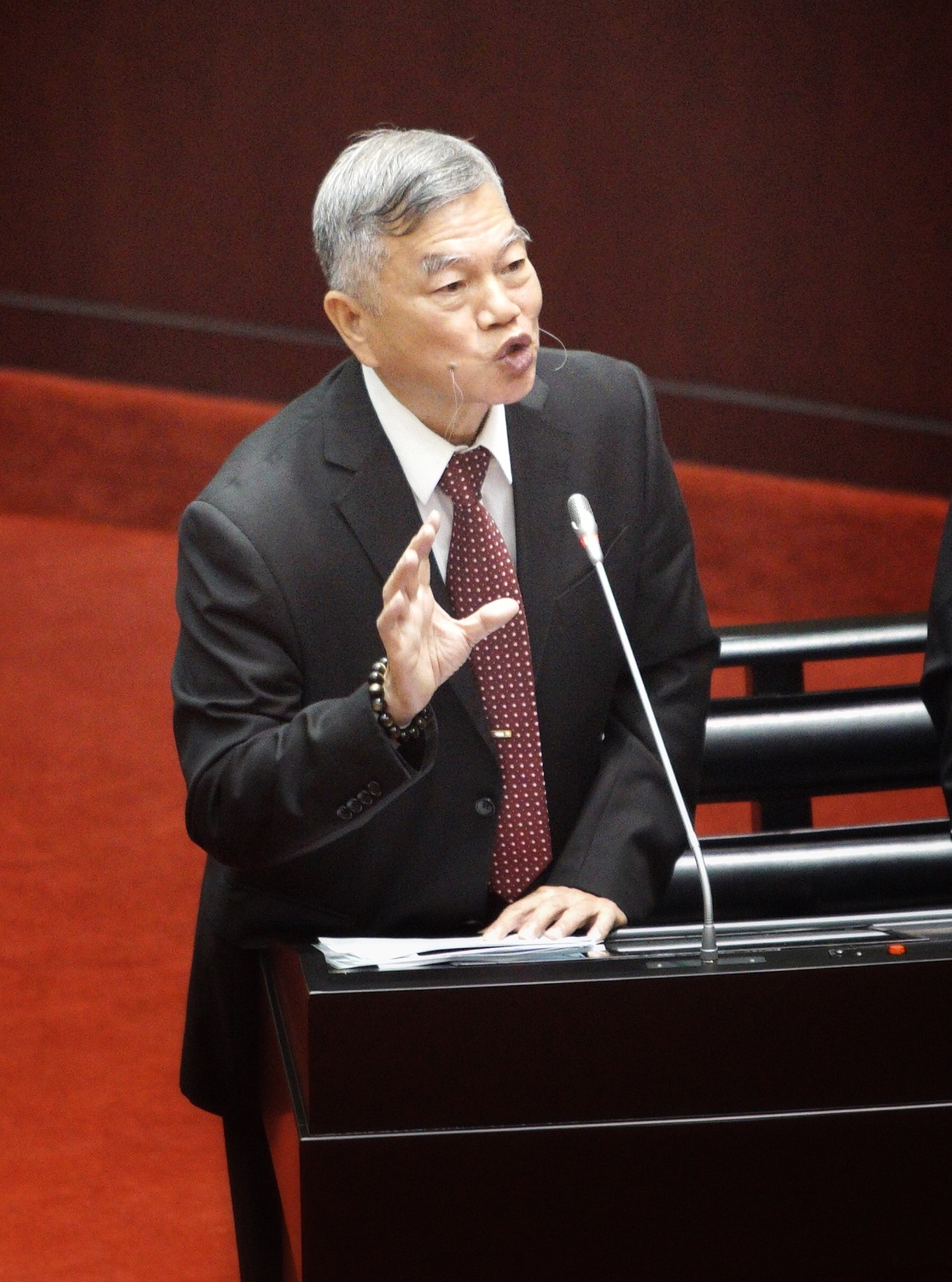 經濟部長沈榮津在立法院備詢。 圖：張良一/攝