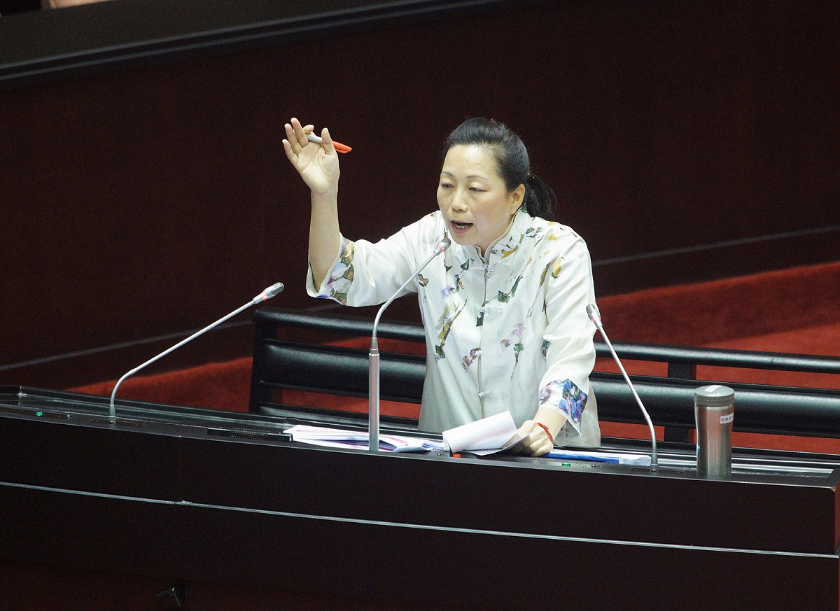 對於外界質疑紅十字會善款流向，傅崐萁妻子、國民黨立委徐榛蔚受訪時表示，社會自有公評，讓民眾各自表述，不需要一一回答，相信災民自有感受，社會也有公理。 圖：張良一/攝