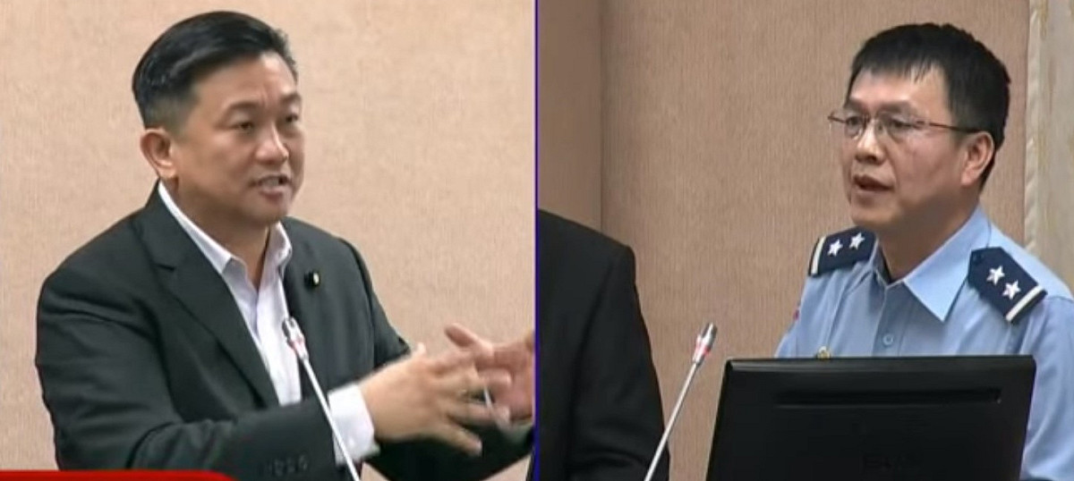 立委王定宇於國會質詢空軍司令部參謀長鄭榮豐。 圖：翻攝自立法院國會直播