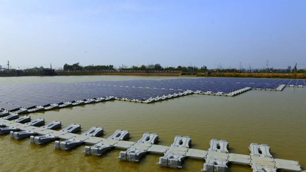 設置太陽光電之埤塘，水利會利用放水檢修同時進行太陽光電工程施工，待工程完成及檢修完畢，即灌水恢復灌溉功能，並不會影響原有埤塘功能。 圖 : 桃園大圳12-14號池光電埤塘之設置情形(翻攝自農委會)