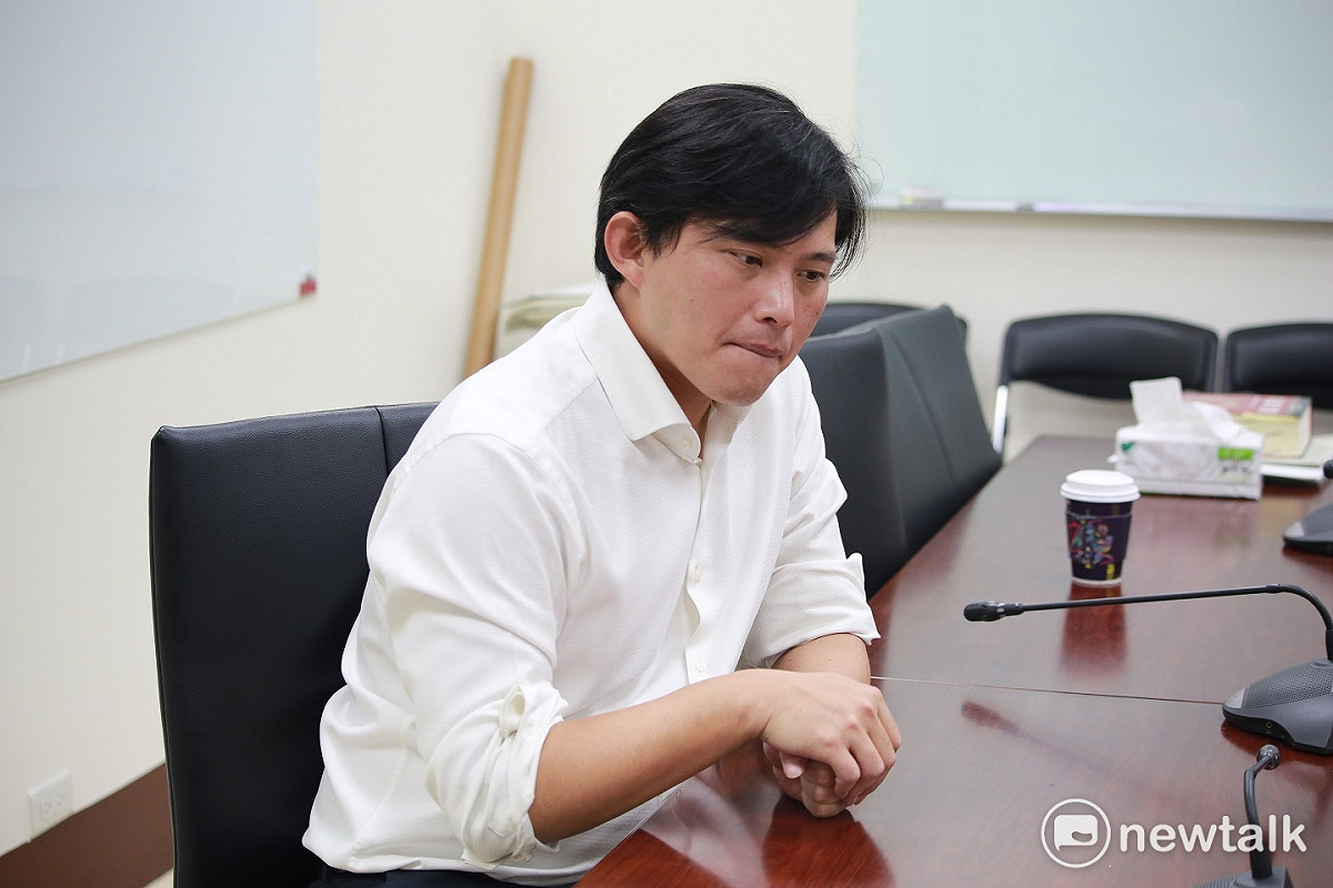黃國昌：我相信賴清德院長有很好的人才庫，我只呼籲，「不要變成政治酬庸的位置」，否則大家會很失望，千萬不要讓他變成政治酬庸的位置。台灣社會在過去這二、三十年從事推動轉型正義的人其實不少，這些人都是賴院長值得考慮的人。 圖：朱泓任／攝