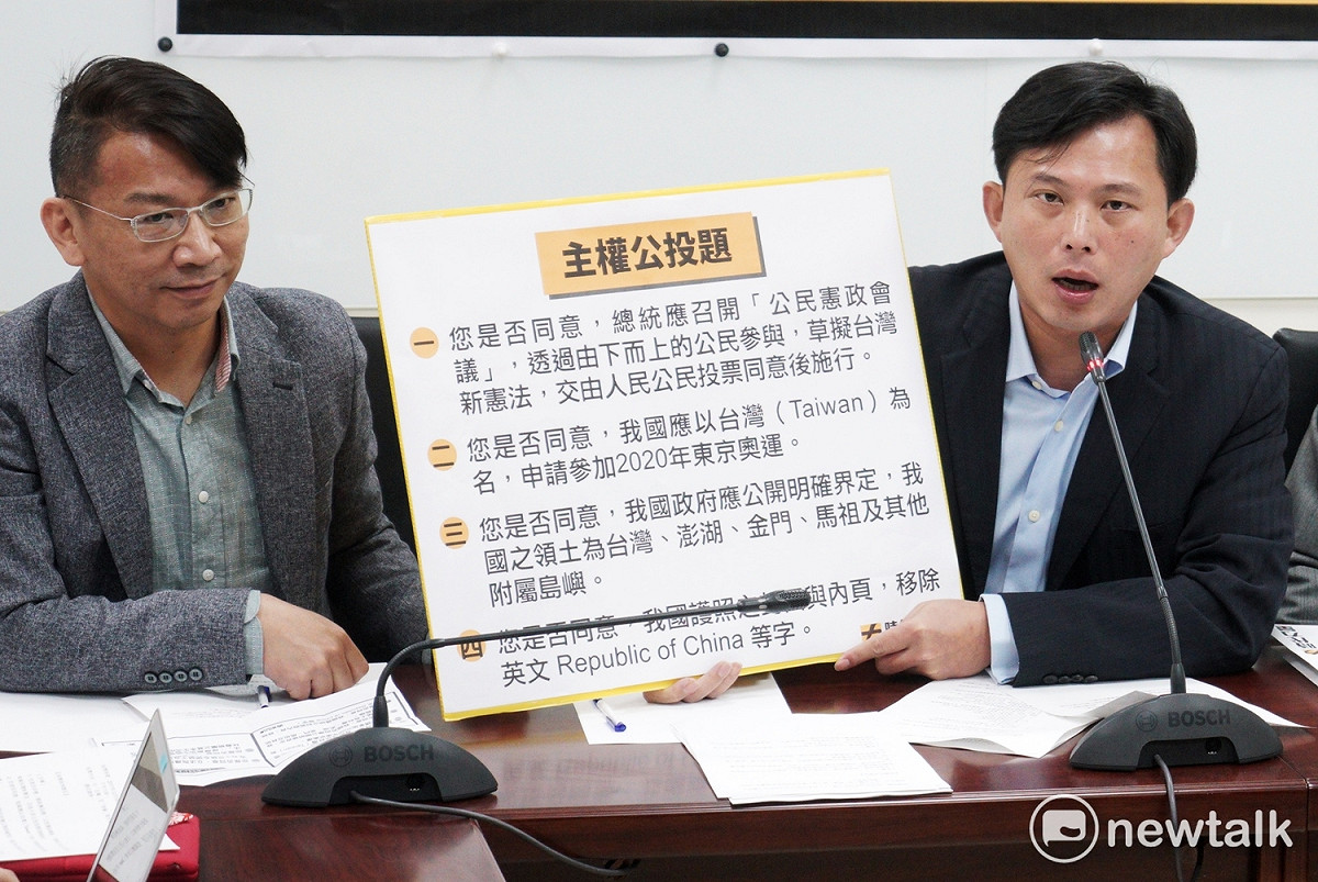 時代力量黨團提出四個主權題目與兩個勞權題目，開放由民眾票選出公投題目。 圖：張良一/攝