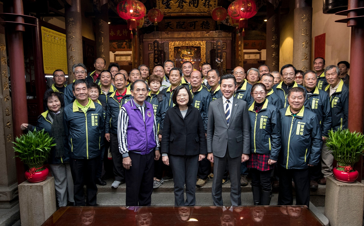 蔡英文總統在市長就職滿3周年當天，特別前來新竹市長林智堅和宮參拜，並力讚市長改變城市樣貌，這也是總統當天唯一的公開行程 圖：新竹市政府/提供