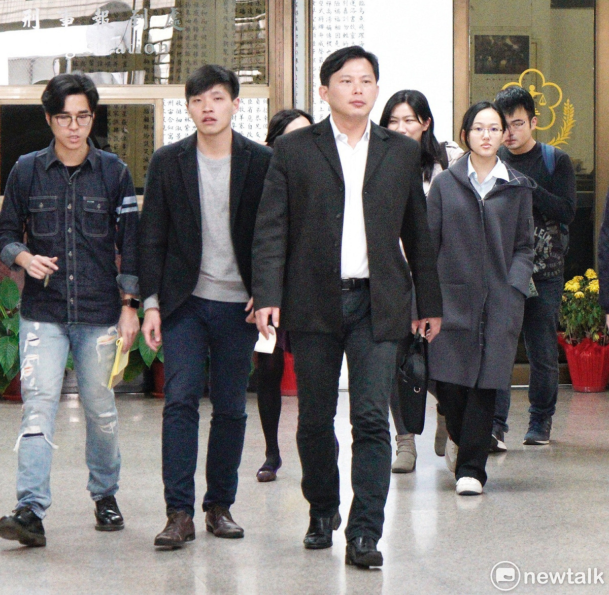 318學運高院二審判無罪，黃國昌、陳為廷等人會後說明無罪的意義。 圖：張良一/攝