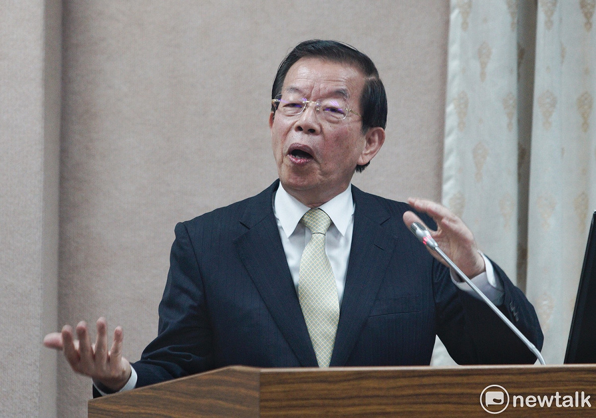 駐日代表謝長廷談到輕生的大阪辦事處長蘇啓誠時，除了表示非常震驚外，也悲痛落淚。 圖：張良一/攝（資料照片）