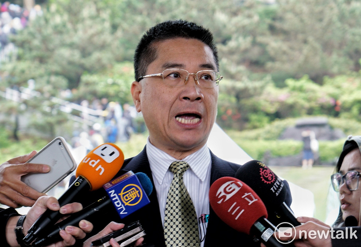 行政院發言人徐國勇12日表示，行政院長賴清德昨日在臉書介紹香蕉沾蒜頭醬油的新吃法，是由民間友人提供的。 圖：新頭殼資料照片