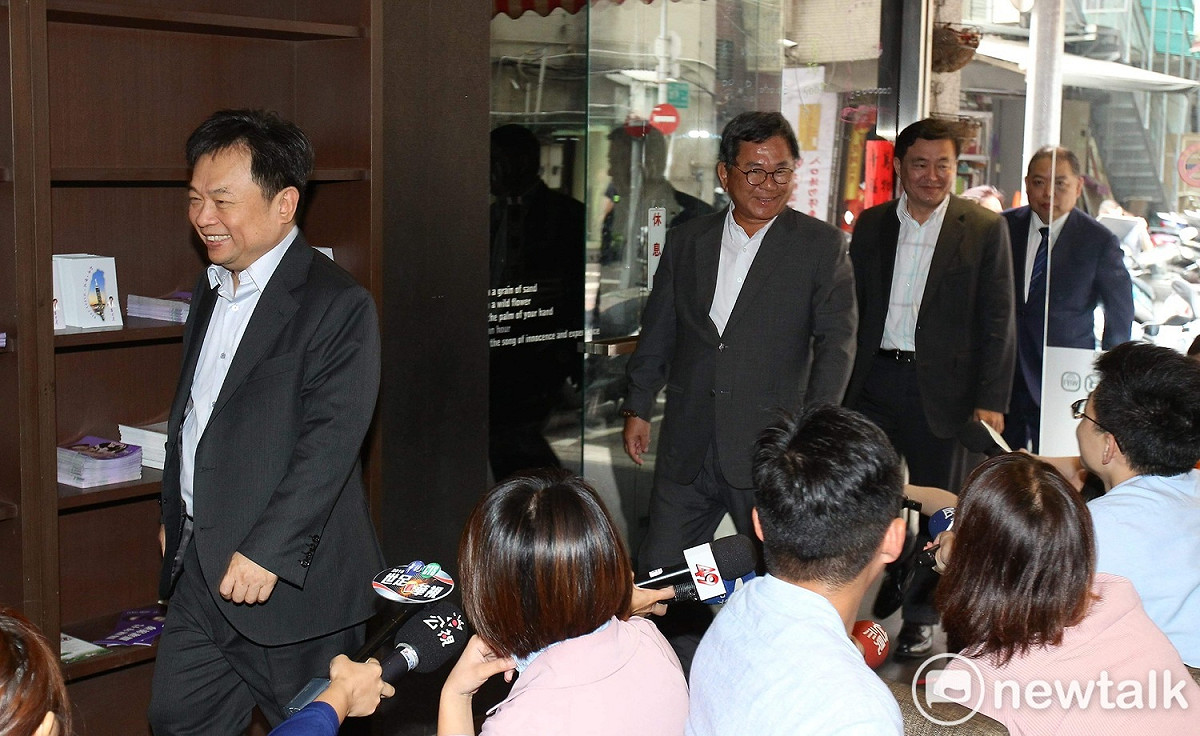 民進黨選對會召集人陳明文等人今（7）日徵詢有意參選台北市長的前副總統呂秀蓮意見。 圖：張良一/攝