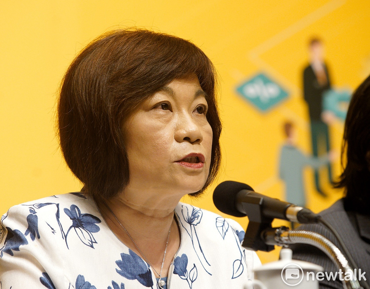 國發會主委陳美伶說明「新經濟移民法規劃重點」。 圖：張良一/攝
