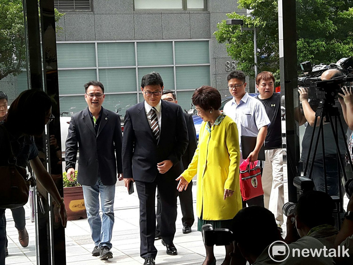 民進黨台北市長參選人呂秀蓮和姚文智參加電視政見會。 圖／林昀真攝