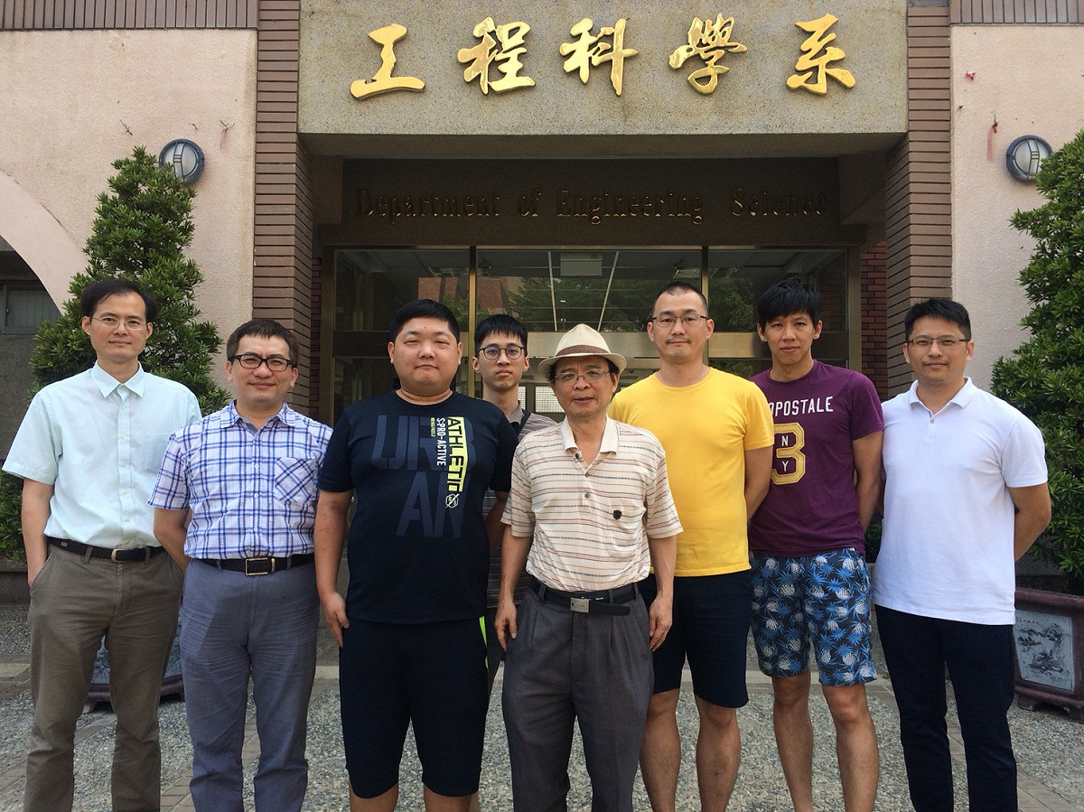 成大黃吉川教授所率領的研發團隊，已設計出全世界第一的超級電腦，及上萬顆多核心晶片之讎形。 圖：黃吉川/提供