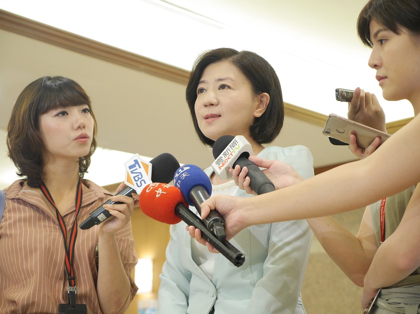 因虐童案遭輿論撻伐 王育敏明辭兒福聯盟董事