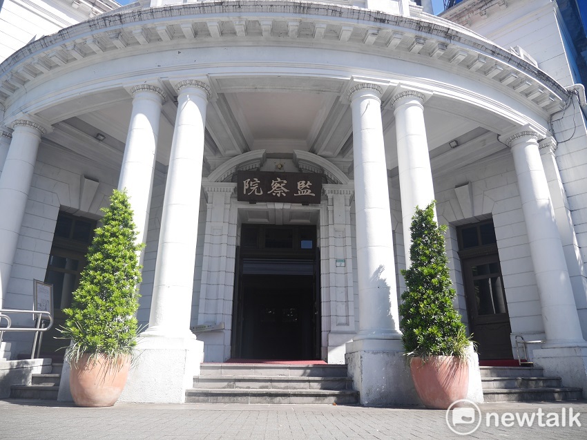 監委張武修今 (17) 天無預警到台北市中正區健康服務中心、市立聯合醫院和平院區實地履勘，了解是否也有數據造假情形。 圖：聶良恩／攝  (資料照片)