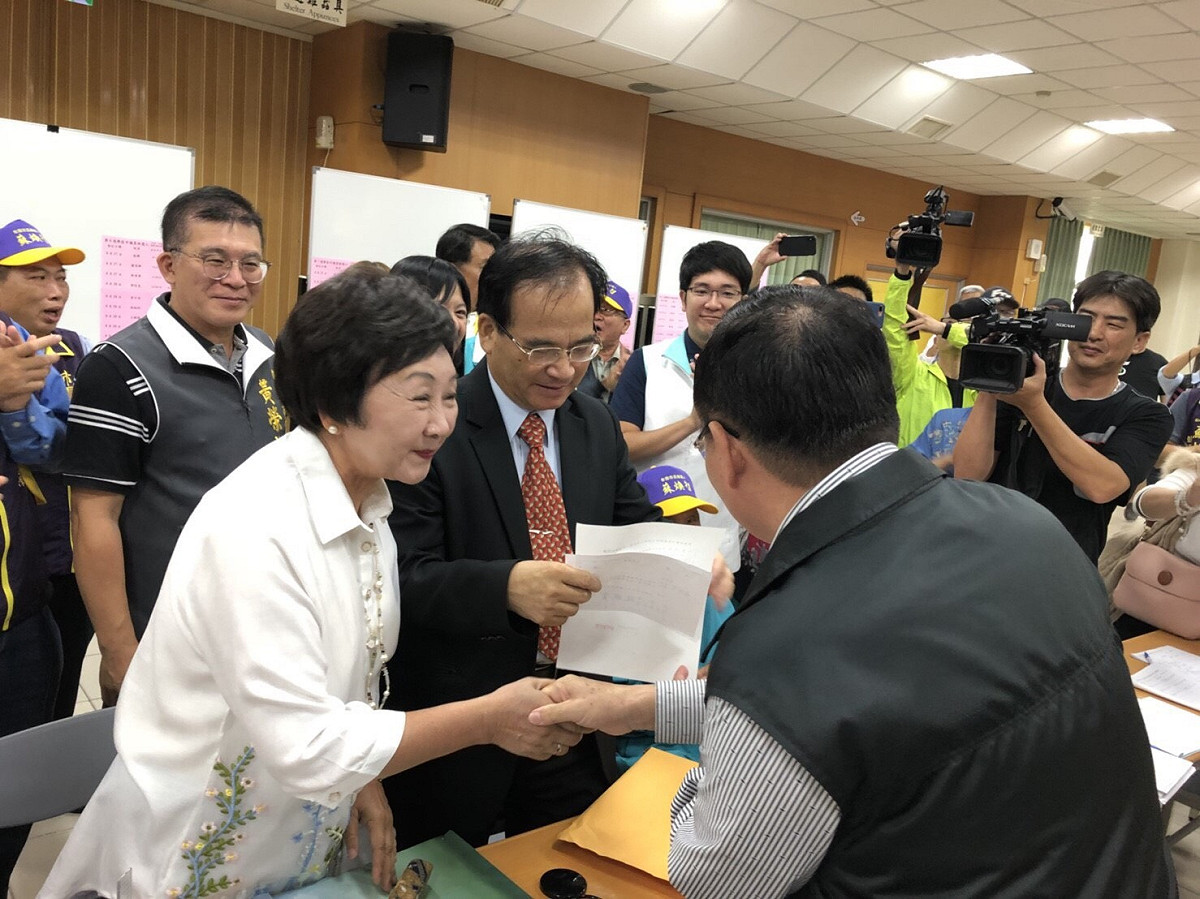 蘇煥智赴台南市選委會登記參選台南市長。 圖：黃博郎攝
