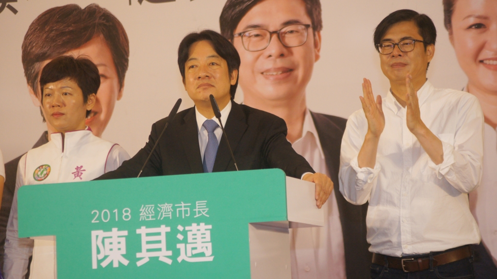 行政院長賴清德日前南下力挺陳其邁，宣布橋頭科學園區正式啟動，讓南高合作，商機加倍，未來將創造6千億產值，並帶來超過3萬個優質就業機會。 圖:陳其邁辦公室提供
