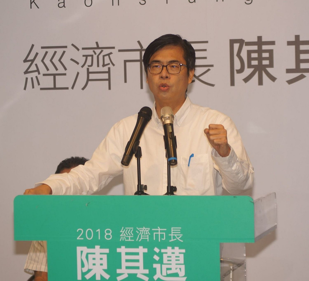 陳其邁今下午登記參選高雄市長前，先於競選辦公室發表宣言。 圖：陳其邁競選辦公室/提供