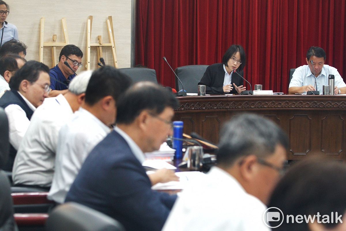 北農總經理吳音寧出席北市府農漁市產改建案雙首長會議。 圖：張良一 / 攝