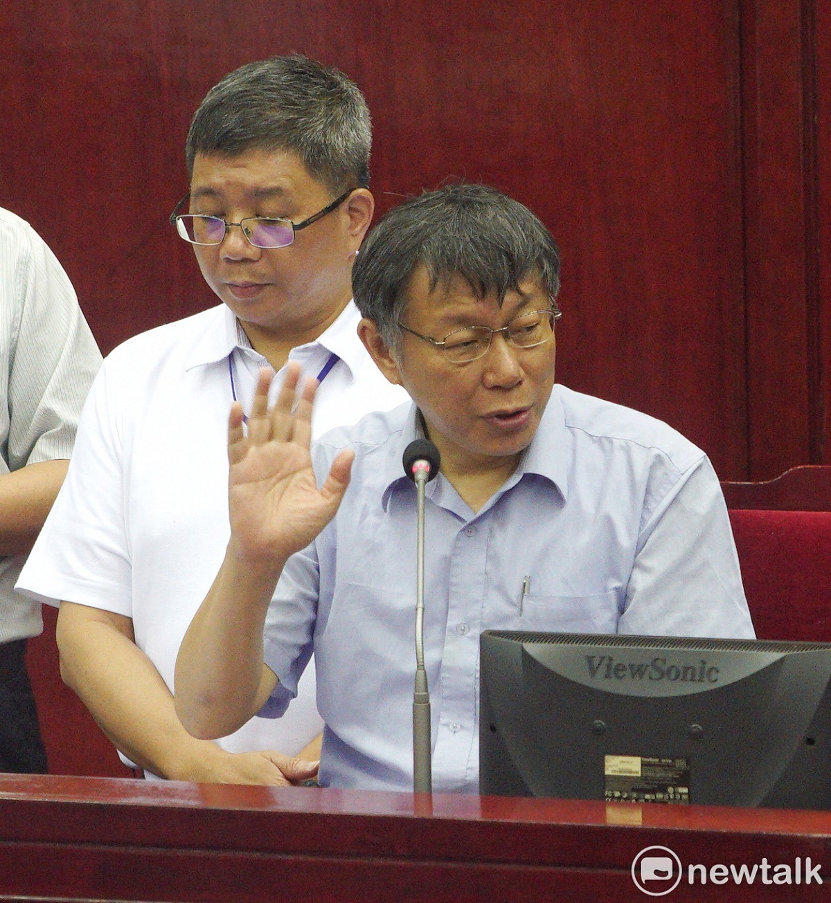 台北市長柯文哲率各局處首長前往台北市議會備詢。 圖：張良一 / 攝