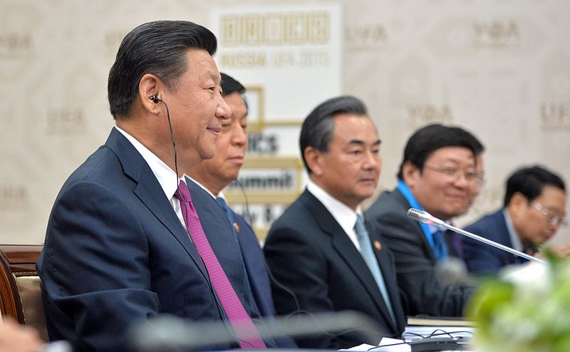 中國國家主席習近平日前表示，中國學生近視問題將成國家民族問題，此話一出，騰訊立刻宣布旗下棋牌手遊「天天德州」將於月底退市。 圖：翻攝自維基百科