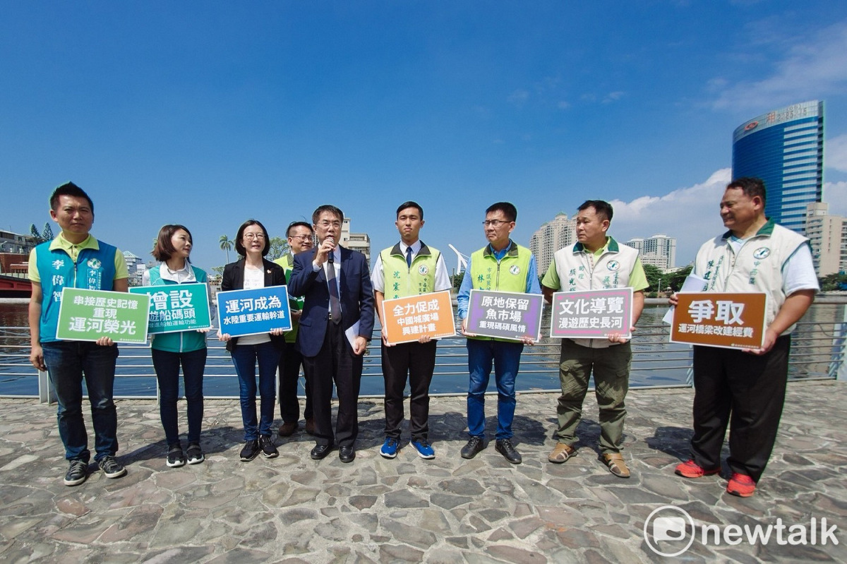 民進黨台南市長參選人黃偉哲會同競選總部發言人邱莉莉等人舉行記者會，發表未來台南運河的觀光政策，以及水岸廊帶周邊規劃。 圖：黃博郎/攝