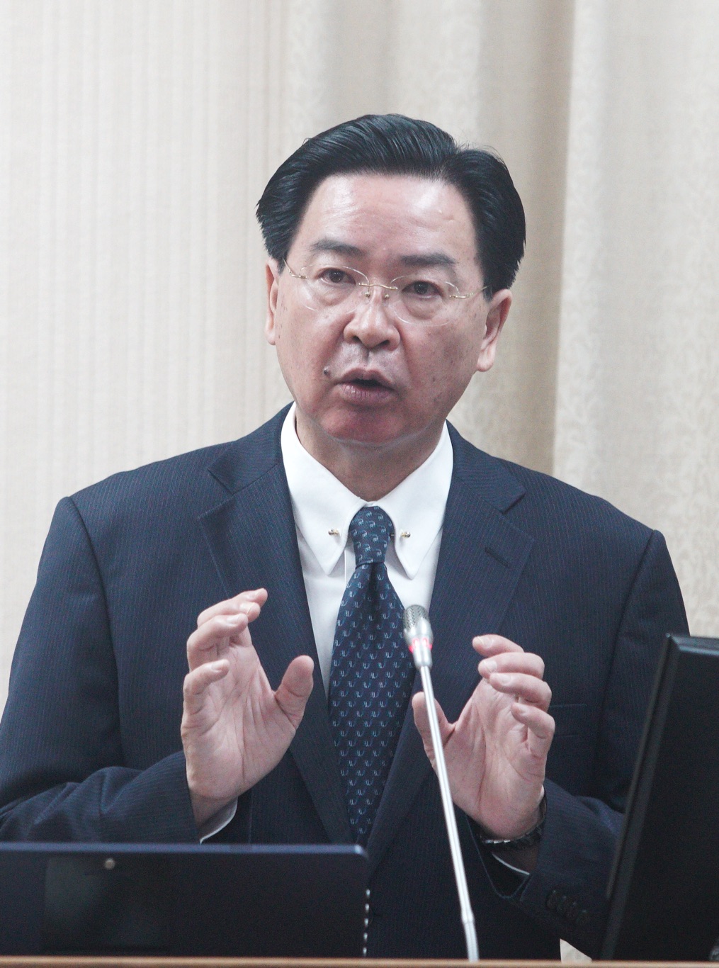 外交部長吳釗燮在立院外交及國防委員會備詢。 圖：張良一/攝