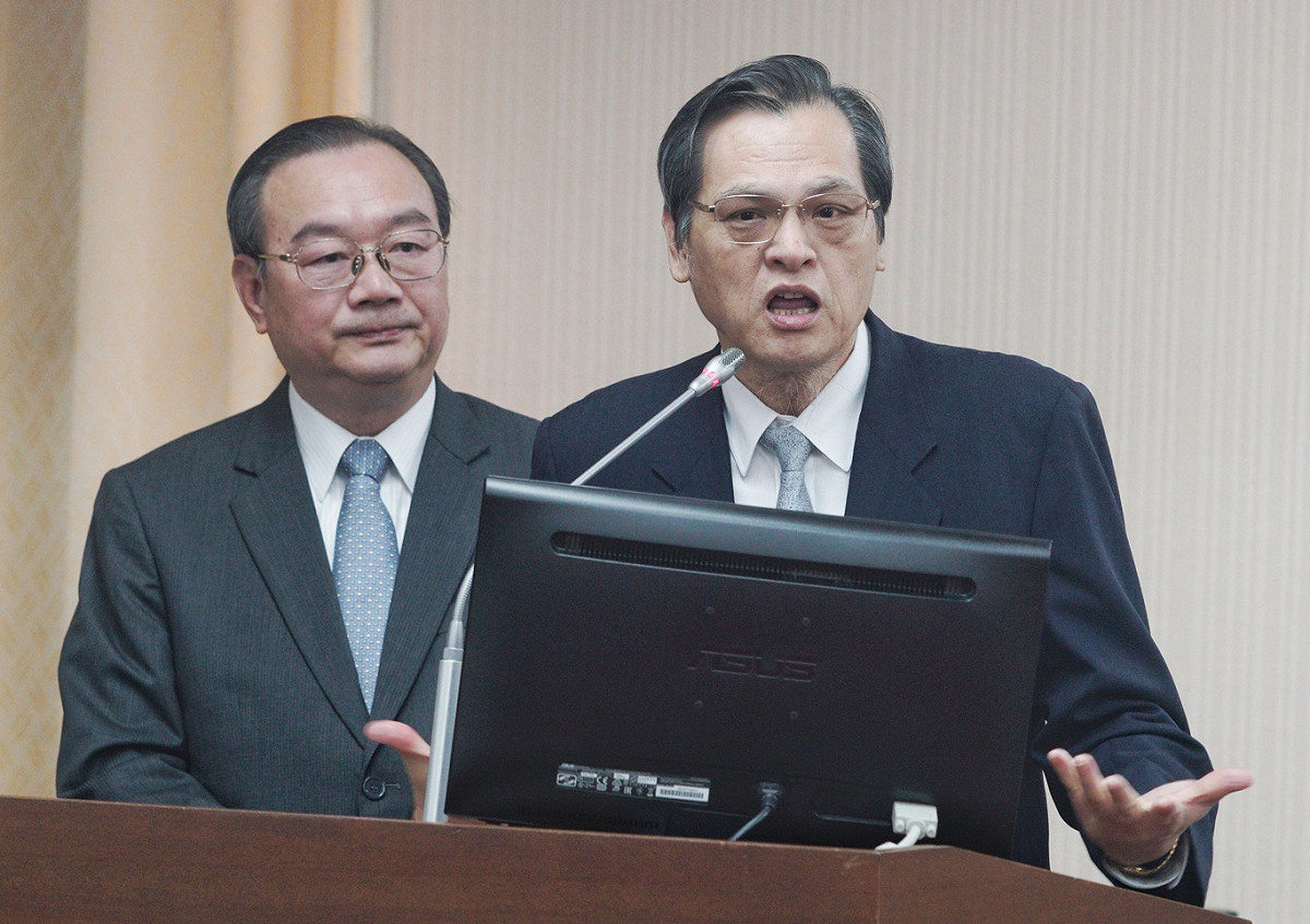 陸委會主委陳明通、調查局副局長黃迪熹在立院內政委員會備詢。 圖：張良一／攝（資料照片）
