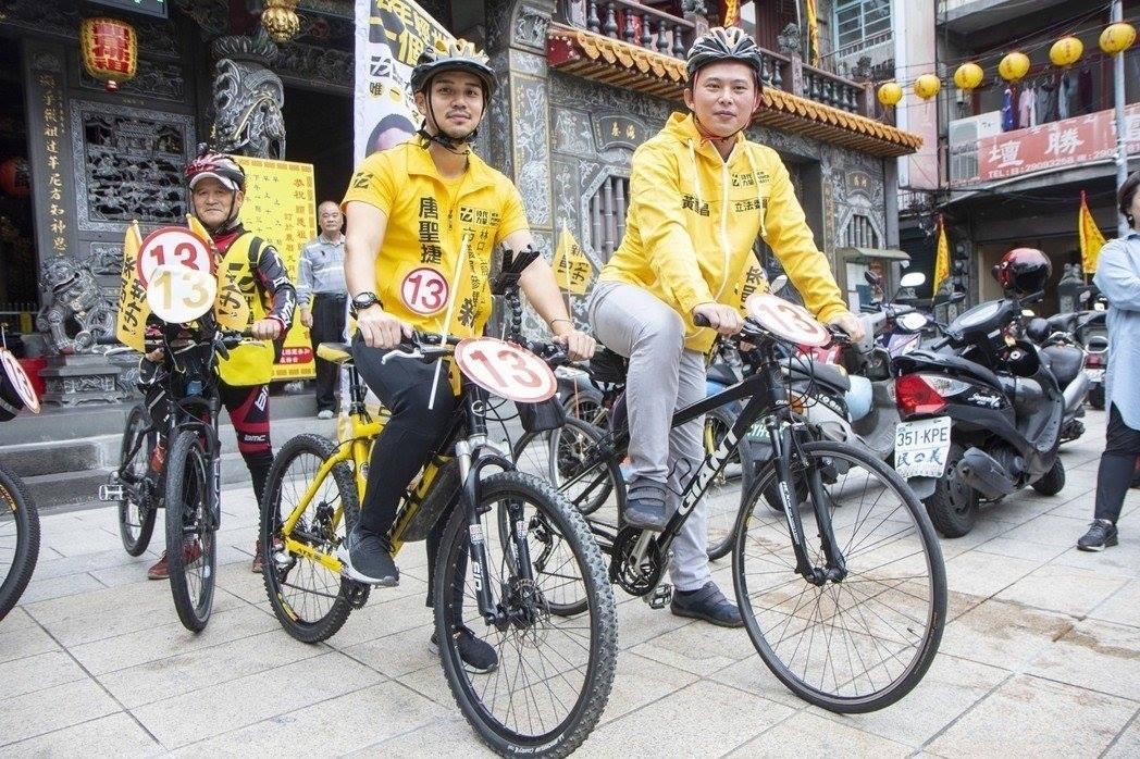 時代力量主席黃國昌替新北市議員候選人輔選。 圖/擷取自無限期支持黃國昌老師臉書粉絲團