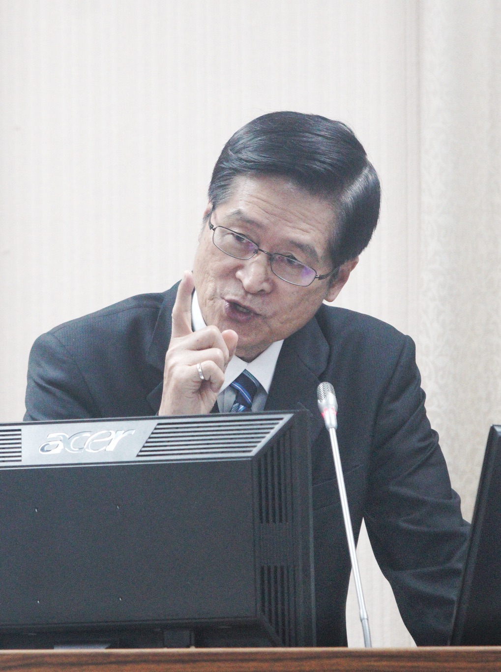 國防部長嚴德發在立院外交及國防委會員備詢。 圖：張良一/攝（資料照片）