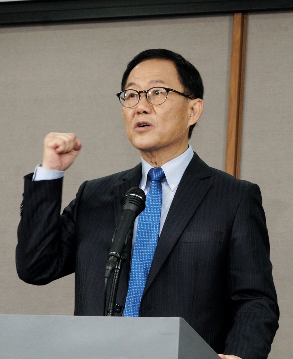 國民黨前立委丁守中今日自爆，臉書上出現許多掛著他的名字與照片的假帳號。 圖：張良一/攝（資料照）